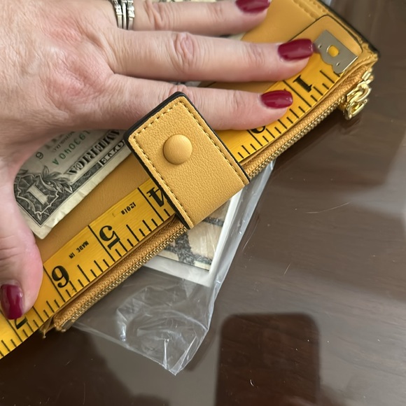 Yellow leather RFID protected large wallet - Picture 9 of 9